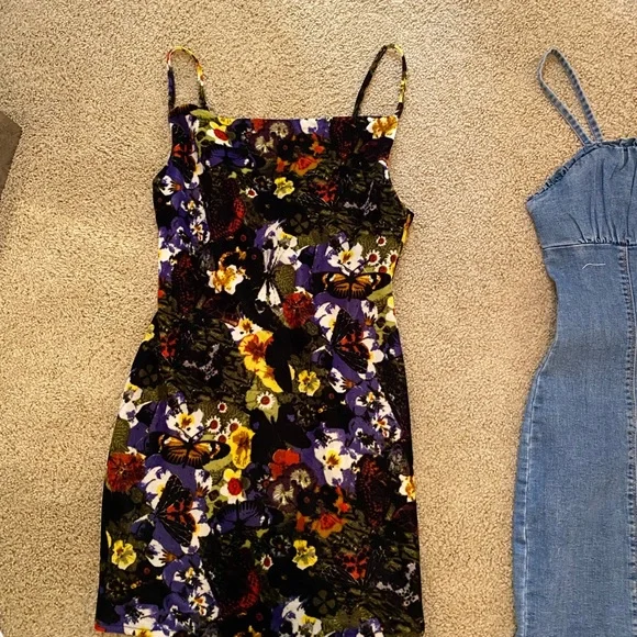 DRESSES - Picture 6 of 8